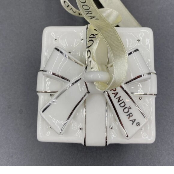 PANDORA CHRISTMAS Porcelain ORNAMENT-2016 - Picture 3 of 6